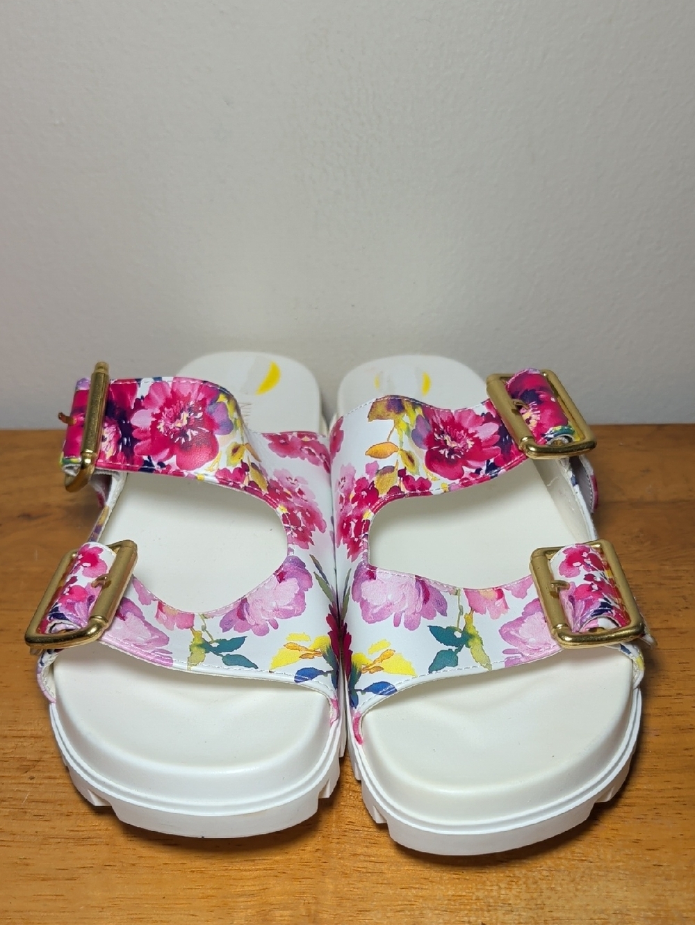 Nine West Wntryen3 Floral Slide Sandals White Slip-On Gold Buckles Womens Size 9 - Picture 2 of 8